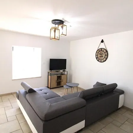 Maison Renovee Proche Super-lioran Avec Parking, Wi-fi Et Jardin - Fr-1-742-560 *